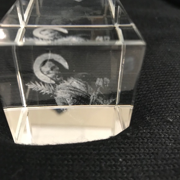 3D Glass paperweight - Picture 5 of 5
